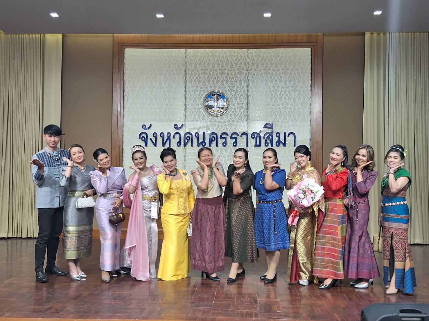 สตรีโชคชัย ร่วมกิจกรรมเดินแบบผ้าไทยการกุศล “สืบสานพระราชปณิธานด้วยใจภักดิ์ อัตลักษณ์ภาษาศิลป์ ผ้าไทยถิ่นเมืองโคราช” ประจำปี 2569