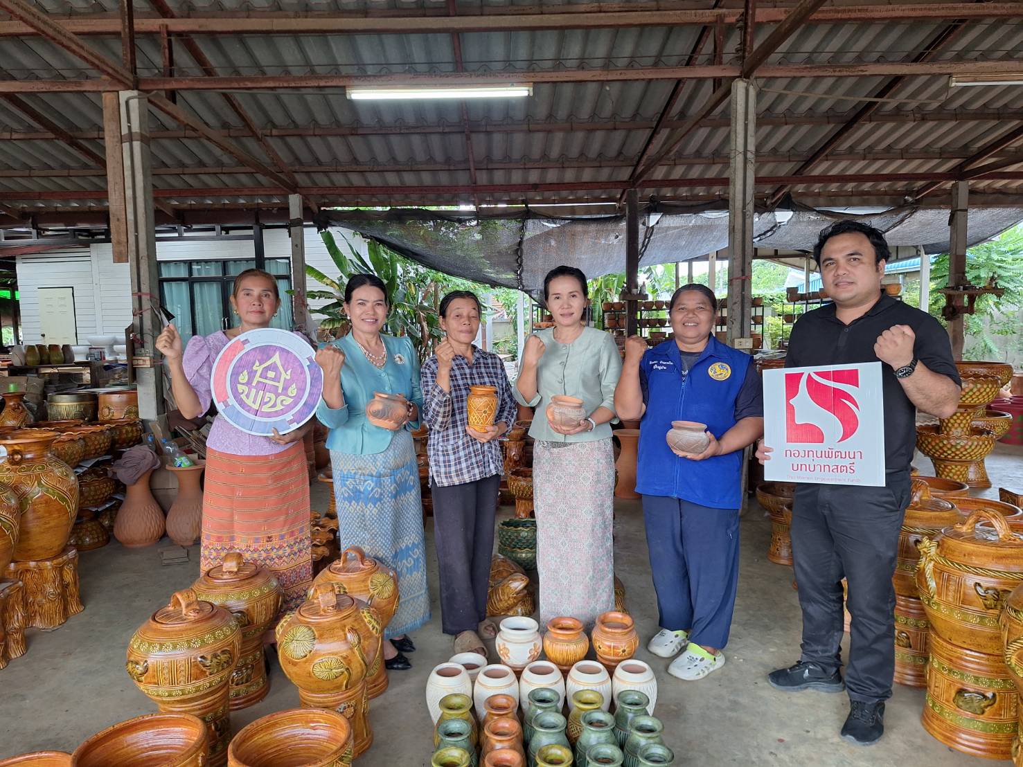 พช.โชคชัย นครราชสีมา บูรณาการร่วมสตรีด่านเกวียนลงพื้นที่ติดตามและสนับสนุนการช่วยเหลือครัวเรือนยากจน มุ่งขจัดความยากจนอย่างยั่งยืน