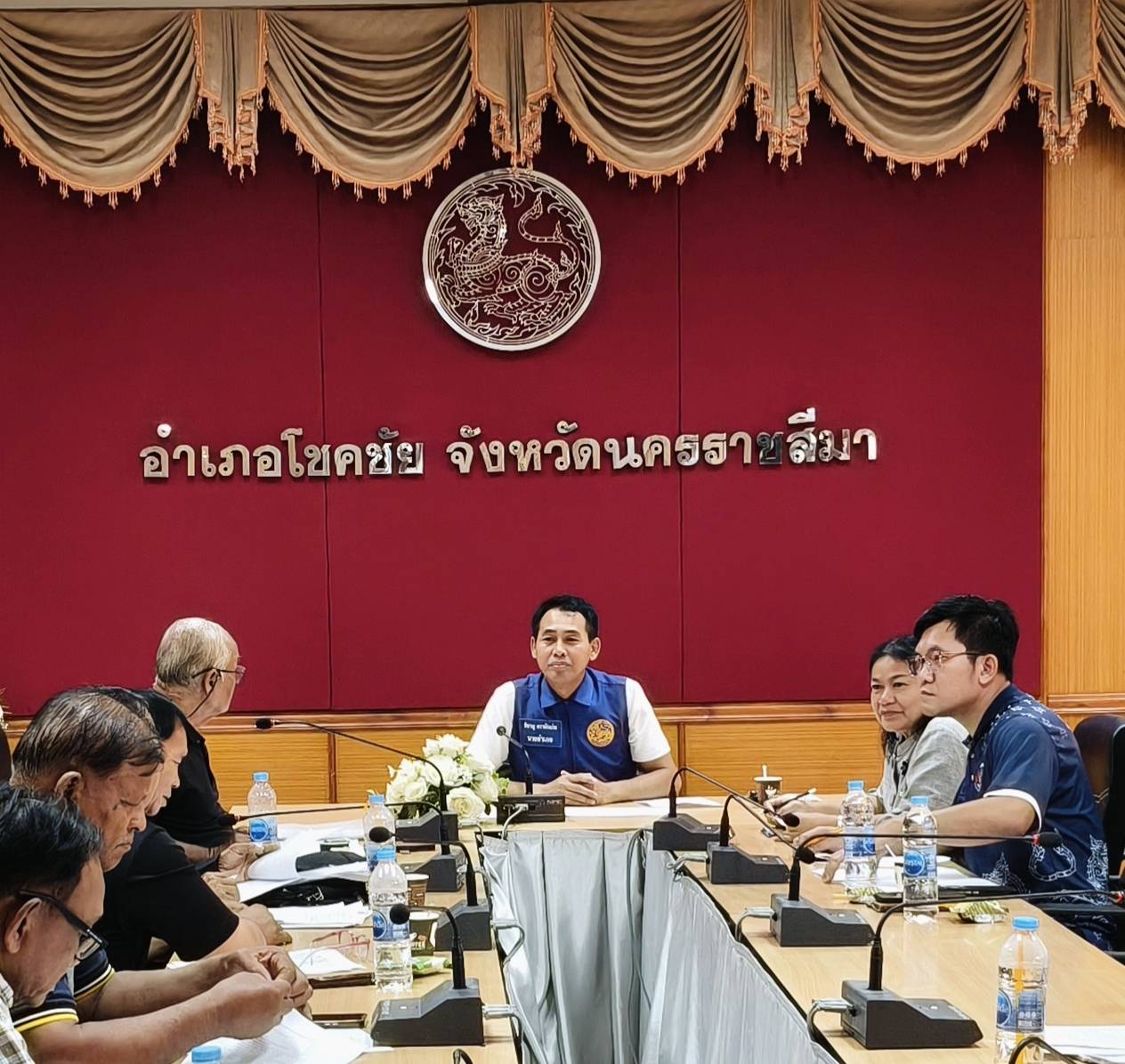 พช.โชคชัย ร่วมประชุมติดตามการดำเนินงานกองทุนหมู่บ้านและชุมชนเมืองอำเภอโชคชัย